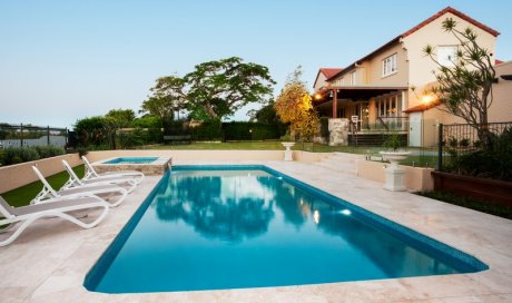 Agence immobilière pour la vente de villa avec piscine Saint-Romain-la-Motte